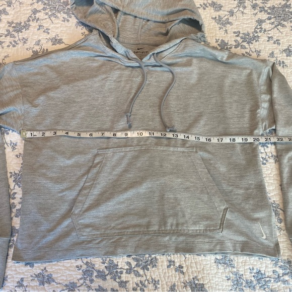 Nike Yoga Pilates Dri-Fit Light Heather Gray Hooded Cropped Pullover Size Small - Picture 6 of 9